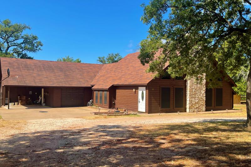 Rachel Anderson 70 Fairfield 3/2.5/1 Story & a Half, Granite Kitchen, 2 Living Rms, +/.620